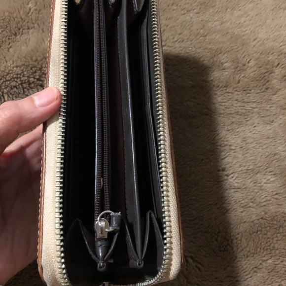 COACH LONG ZIPPER WALLET - HAS SIGNS OF WEAR - Picture 3 of 13